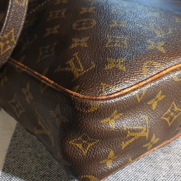 Louis Vuitton Brown Monogram Men's Bag - Picture 6 of 16